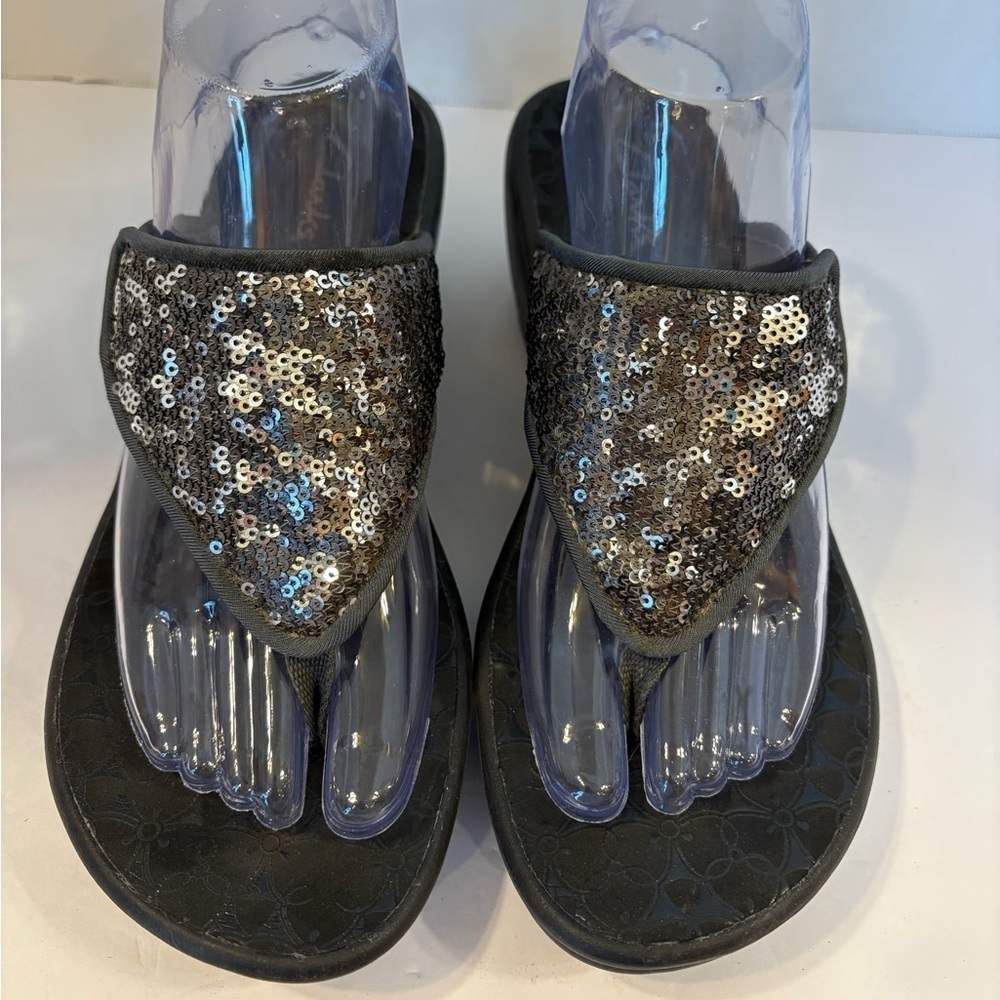 Clarks pewter silver gray wedge he’ll flip flop sandals size 9M